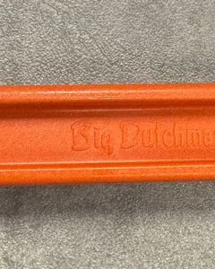 Opening tool for feed pan w/latch